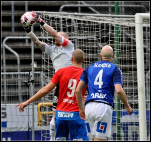 De tre poängen mot Sundsvall blev veckans enda glädjeämne -  på planen Foto: Bjorn Wijk