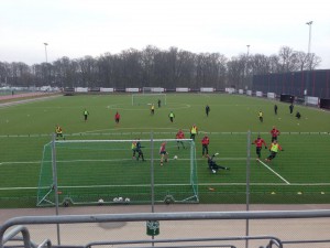 Inbördes match. Här avgör västarna precis i slutskedet Foto: Emil Carlsvärd