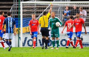 Pär Hansson fick ett gult kort efter synpunkter på domaren Foto: Samone Klinteberg