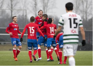 Spelarna firar efter Ajdarevic 1-0-mål Foto: Sebastian Lindberg / BILDBYRÅN
